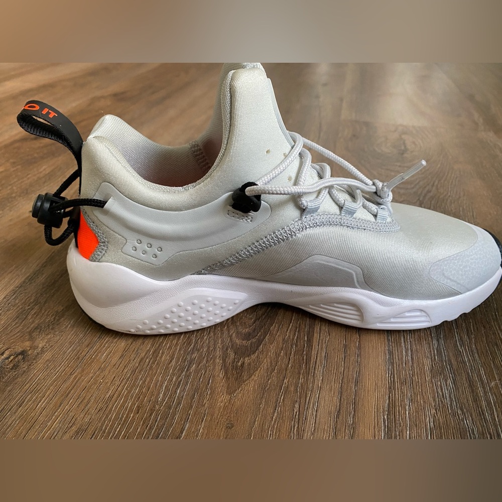 Nike Air Huarache City Move Pure Platinum Crimson size 8.5 - Picture 10 of 16
